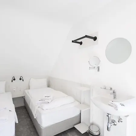 Staystay I 24 Check-in Guest house