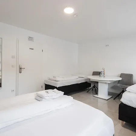 Staystay I 24 Check-in Guest house