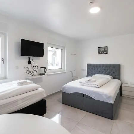 Staystay I 24 Check-in Guest house *