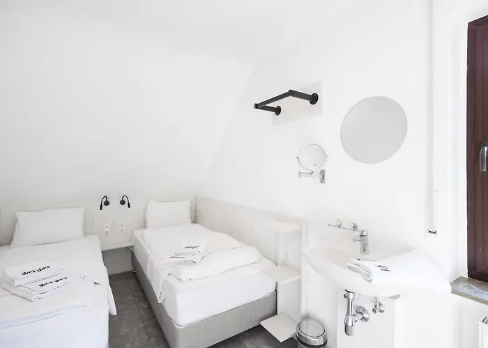 Staystay I 24 Check-in Guest house