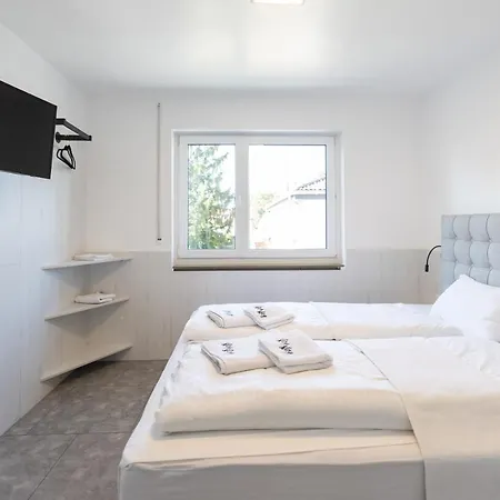 Staystay I 24 Check-in Pensión