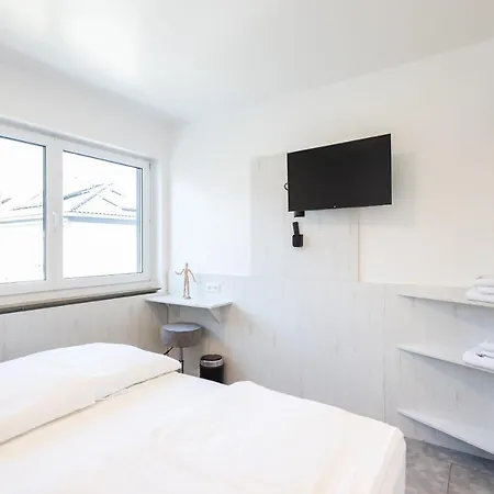 Staystay I 24 Check-in Pensión *
