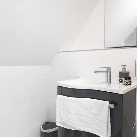 Staystay I 24 Check-in Guest house *